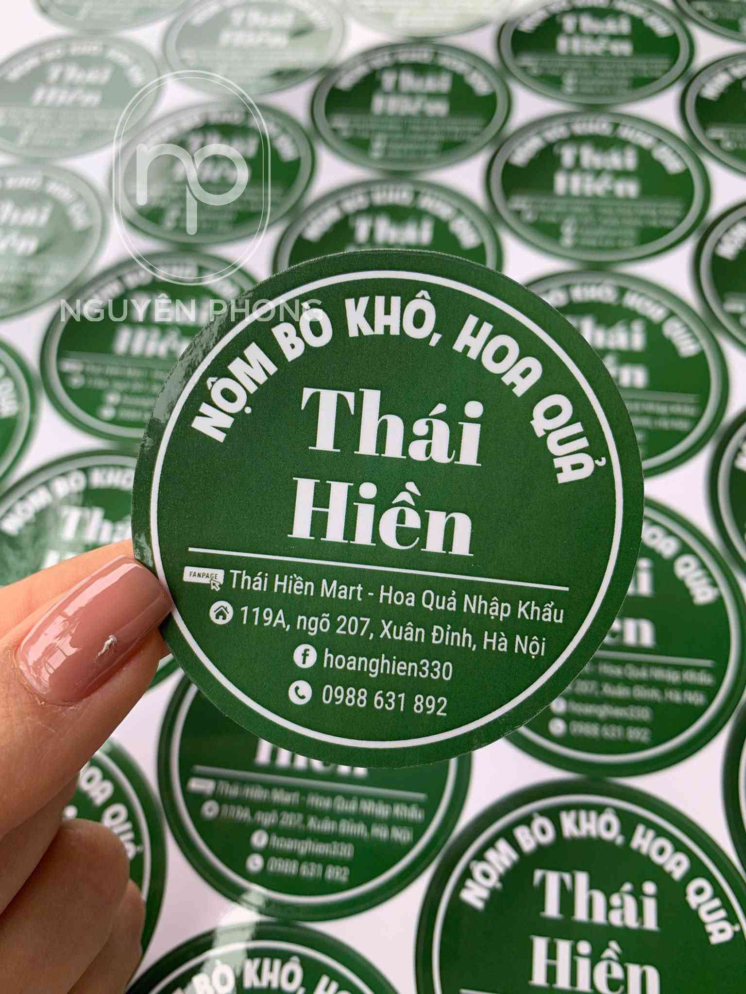 Decal cán bóng giúp màu in logo bền, đẹp theo thời gian